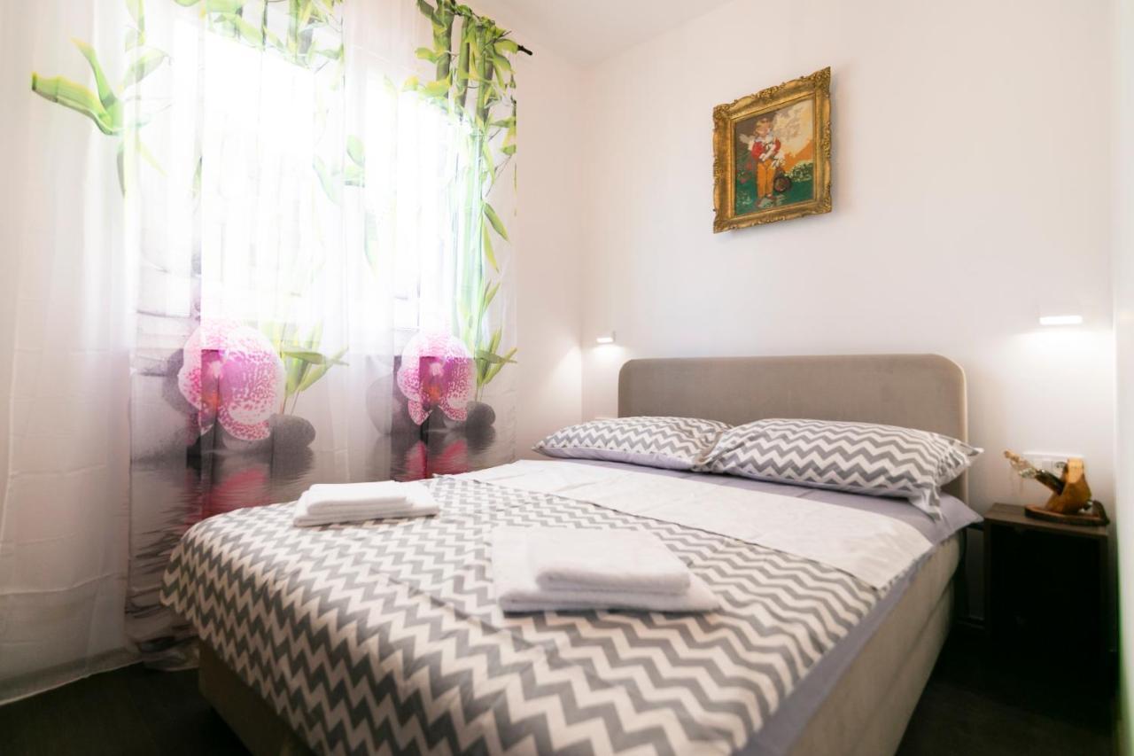 Royal Rina Apartmani Stomorska Kültér fotó